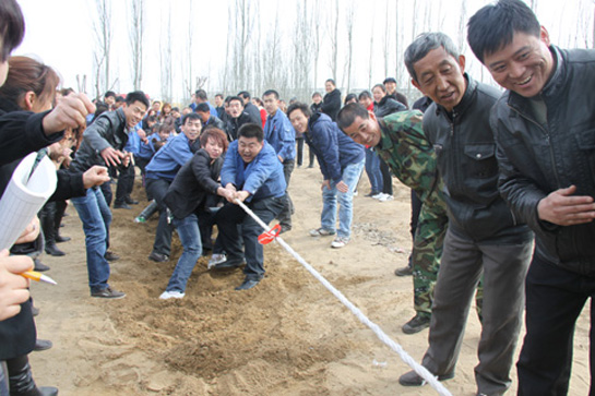 2011年東達(dá)羊絨公司三八婦女節(jié)拔河活動(dòng)